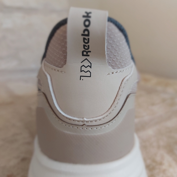 (never worn) Rebock DMX - Picture 5 of 7